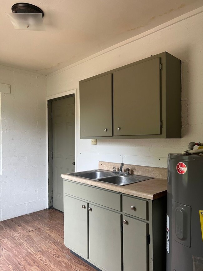 Photo - 1104 S McKinley St Unit Apt B