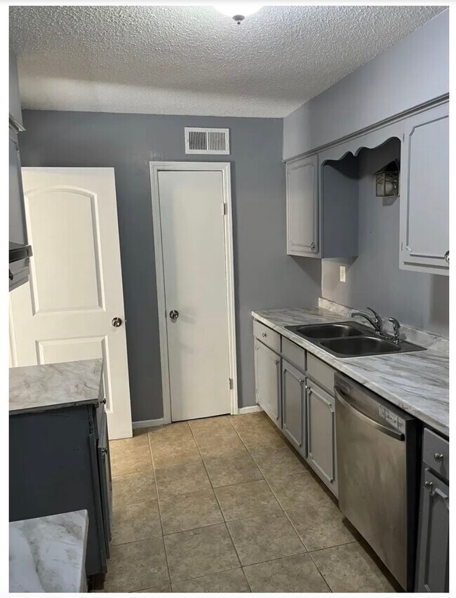 Photo - 3273 Ridgemont Ave