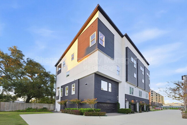 Building Photo - 2412 Canal St Unit # L