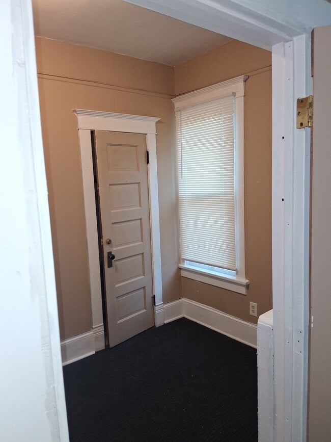 2465 W Keefe Ave