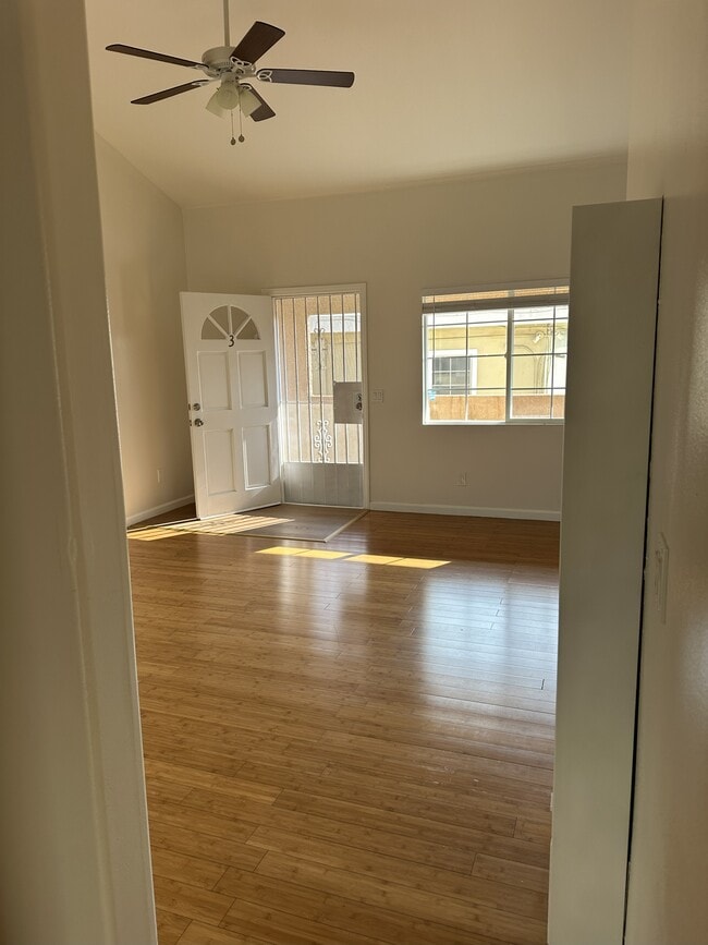 Living Room - 1035 Myrtle Ave Unit 3