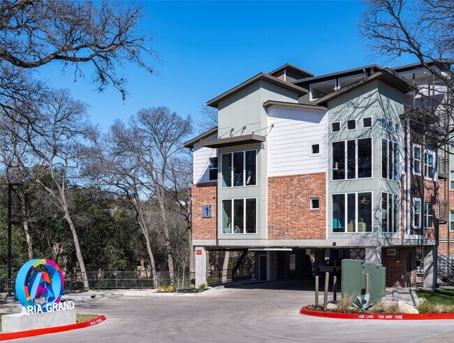 Photo - 1800 S I-35 Frontage Rd