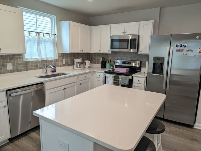 Photo - 916 Throckmorton Ct