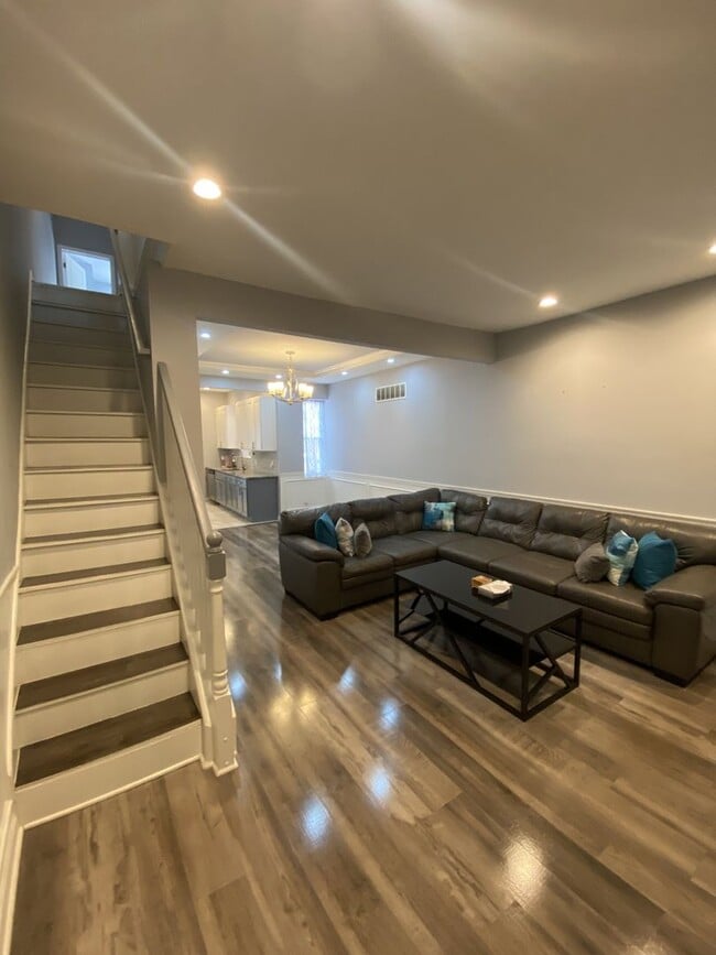 Photo - 5706 Warrington Ave