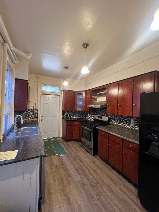 Photo - 631 Lincoln St