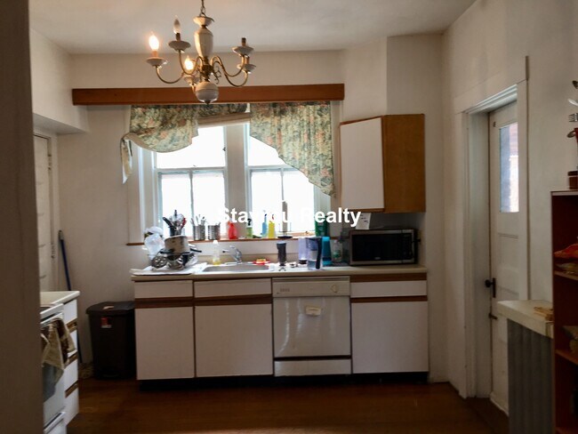 Photo - 1677 Beacon St Unidad #2