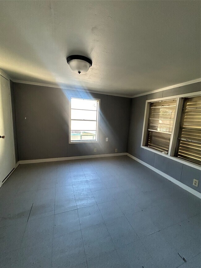 Photo - 1901 N Avenue G Unit 1