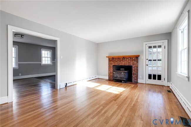 Photo - 1004 W 49th St
