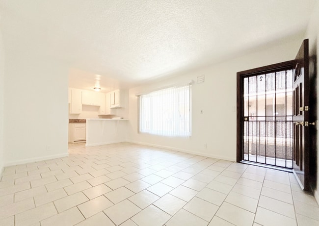 Photo - 10208 S Inglewood Ave Unidad 2