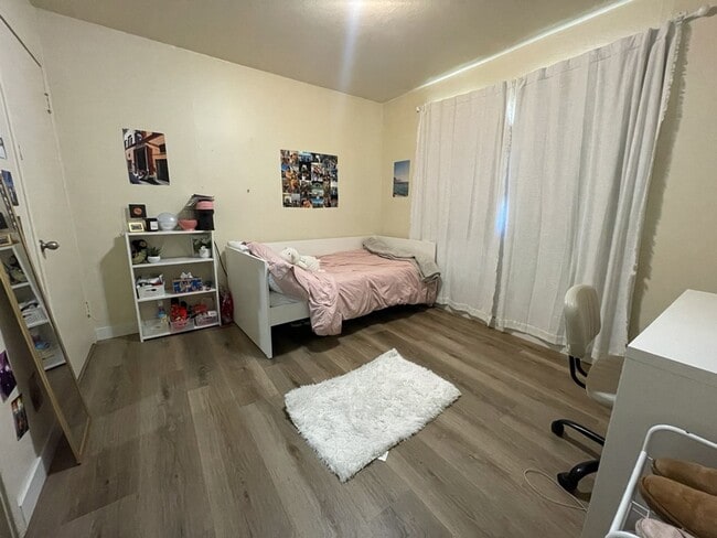 Photo - Great 5 bedroom house with large yard a block from campus available for September move in!