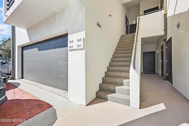 Building Photo - 746 Spinnakers Reach Dr Rental