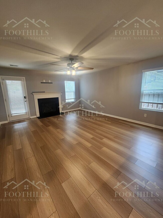 Photo - 18 Chalet Ct