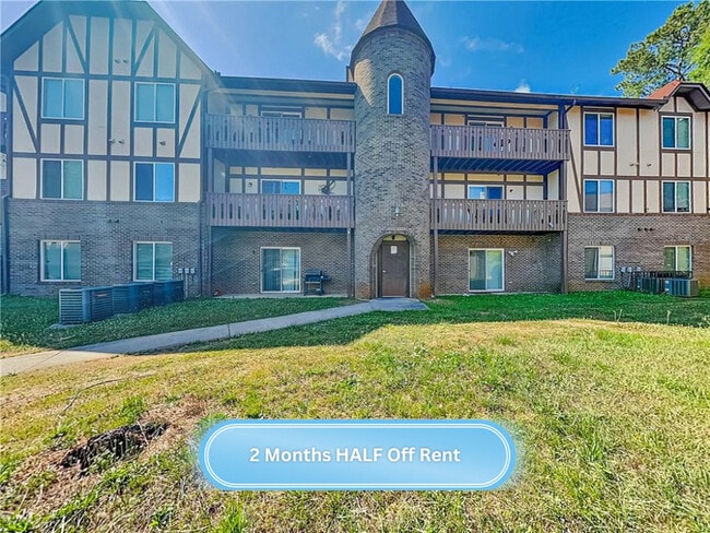 Building Photo - 1020 Camelot Dr