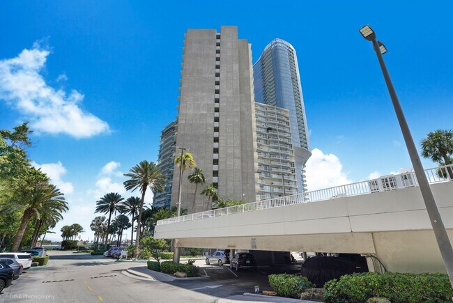 Photo - Stunning Waterfront Living in South Brickell