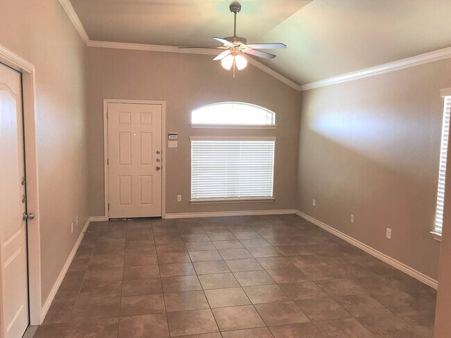 Photo - Beautiful 3bed/2bath Duplex near Clear Creek to Fort Hood!