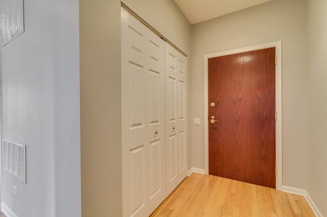 Photo - 33 W Huron St Unit 305
