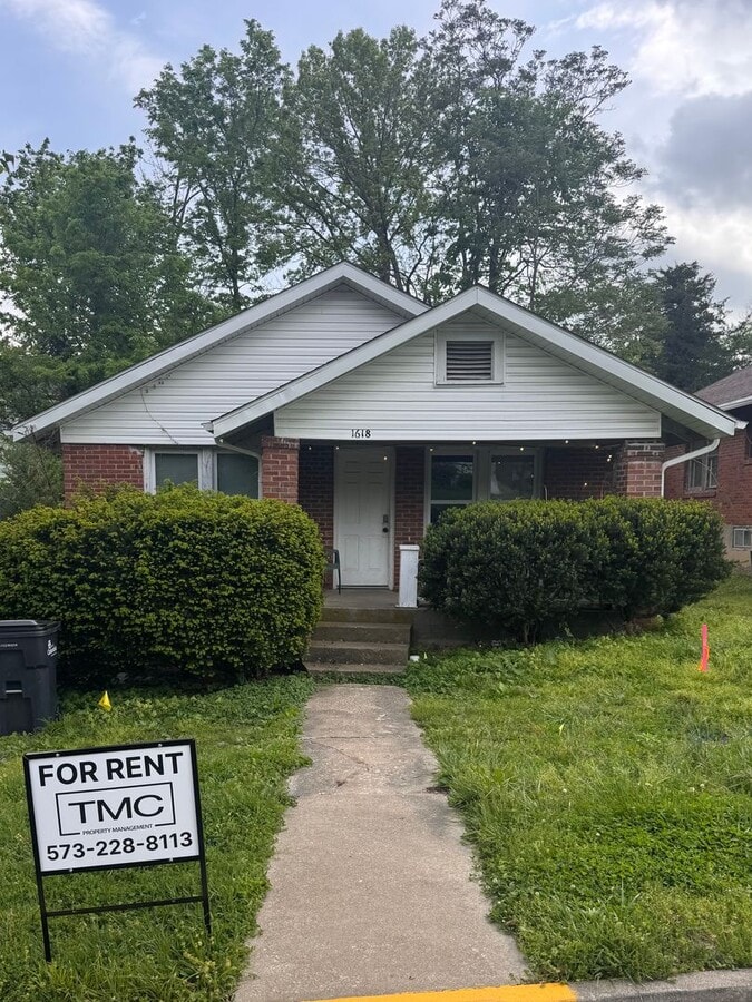 Photo - 3 bedroom, 1 bathroom East Campus House