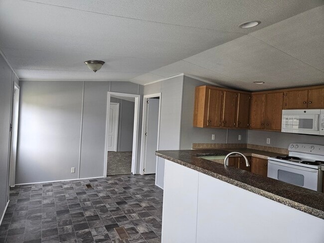 Photo - 71 Lynnwood Cir