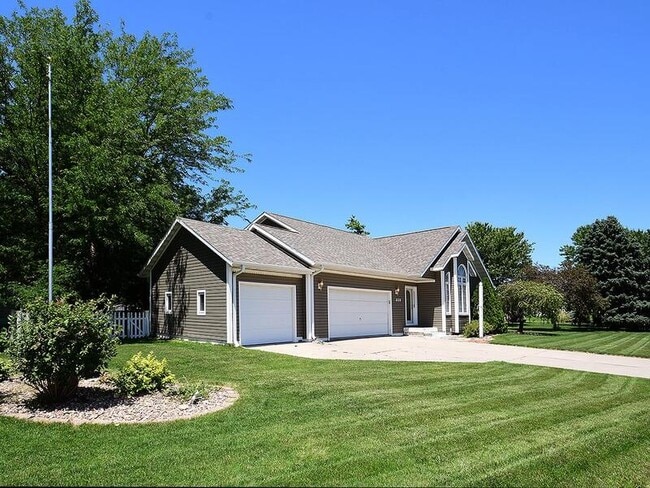 Photo - 820 Redwood Rd