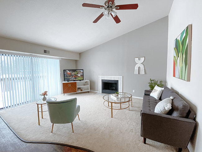 Complete with a Fireplace and High Ceilings - Old Farm Shores Rental