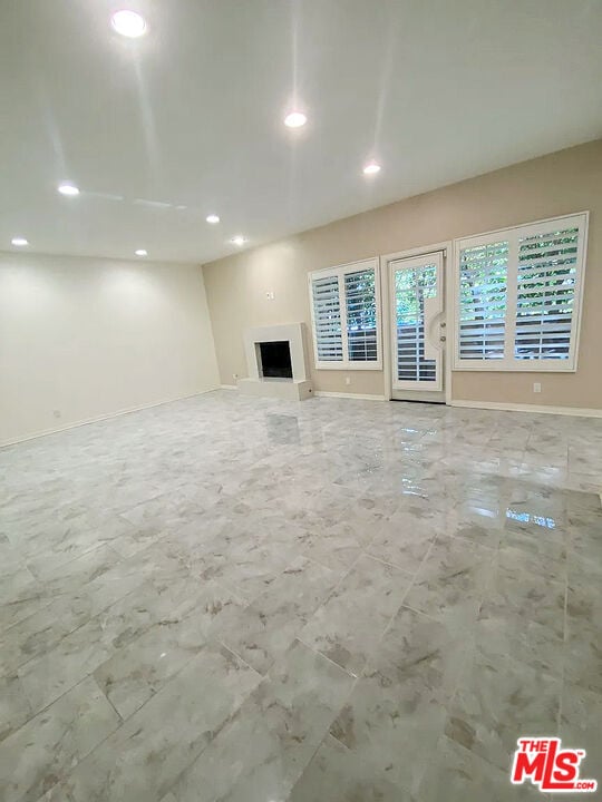 Photo - 5200 White Oak Ave Unidad 36