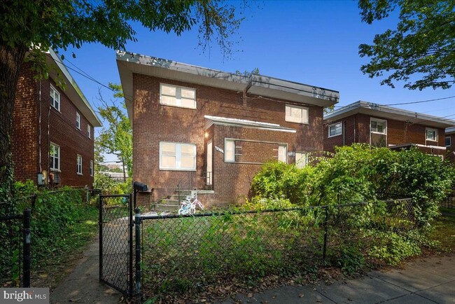 Building Photo - 4411 Harrison St NW Rental