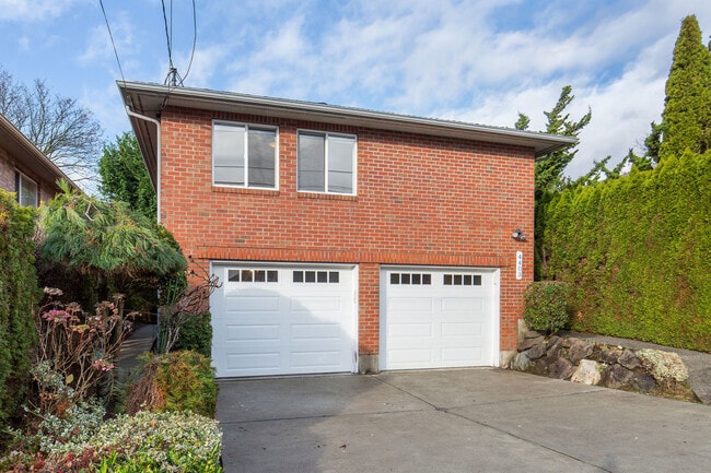 Photo - 4403 Powell Pl S