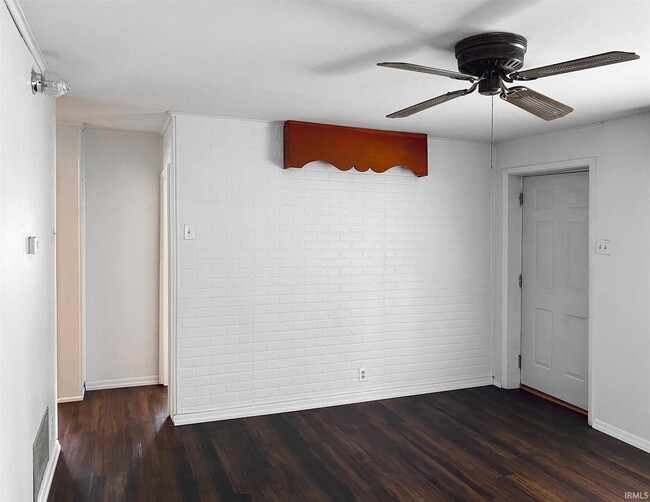 Photo - 128 N Clark St