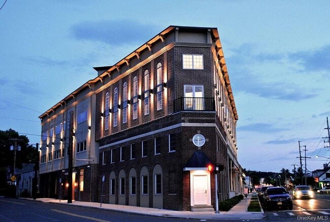 Building Photo - 226 New York Ave Unit 302