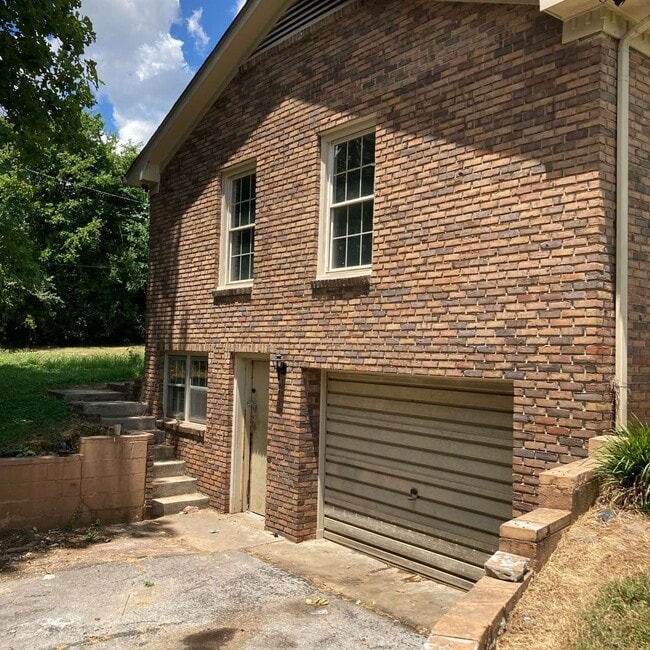 Photo - 511 E Parkview Dr