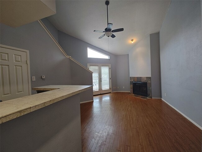 Building Photo - 10855 Meadowglen Ln Unit 928