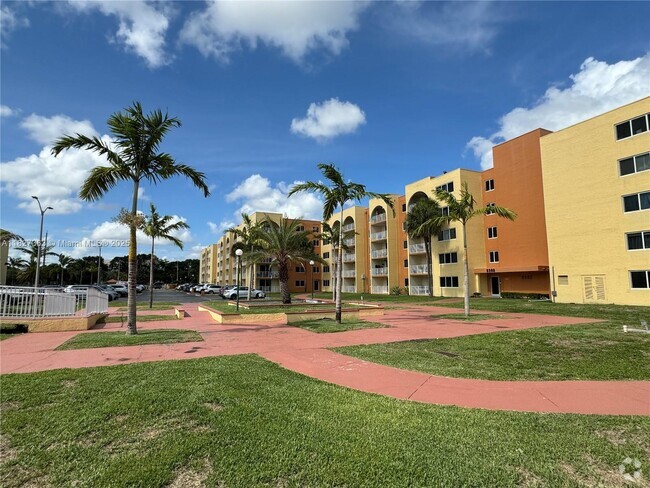 Building Photo - 6970 NW 186th St Unit 3-406 Rental