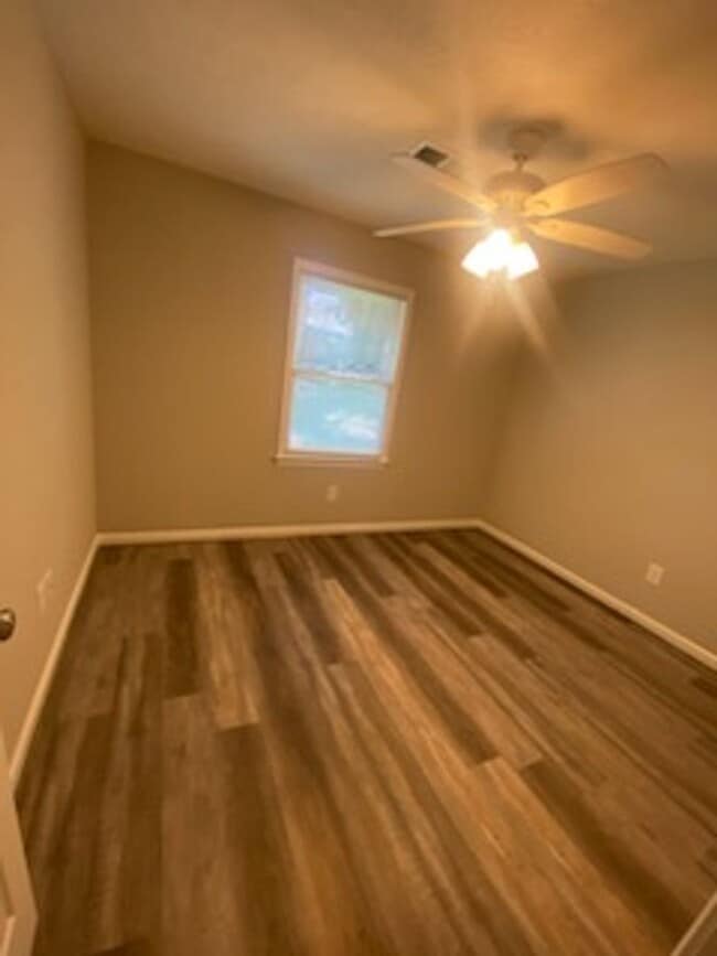 Photo - 5075 3rd Ave