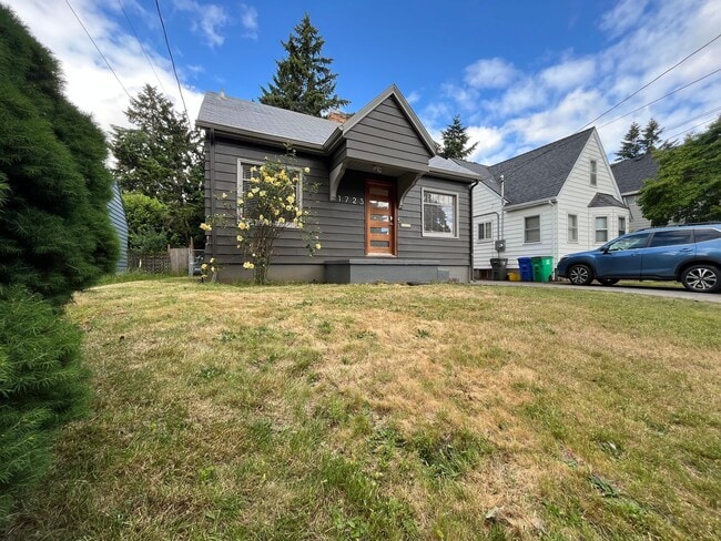Building Photo - Stunning Rose City Park 5BD 2BA Home with Gas Fireplace Updated Finishes, Air Conditioning & Laun...