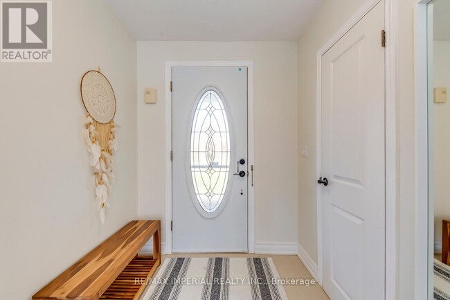 Photo - 2048 Devon Rd