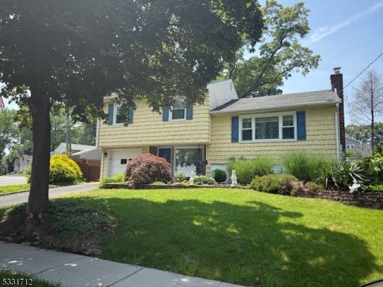 Photo - 302 Foxwood Rd