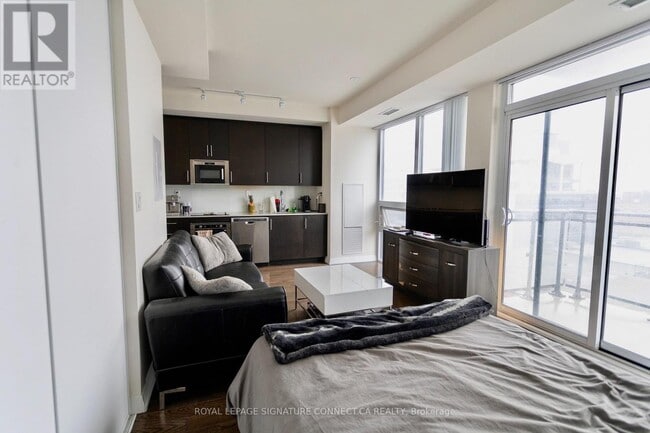 Photo - 460 Adelaide St E Unit 1112