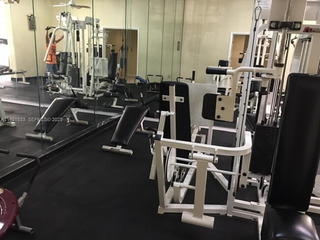 Photo - 2445 SW 18th Terrace Unidad 705