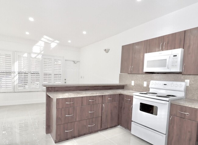 Building Photo - 2806 Taylor St Unit D