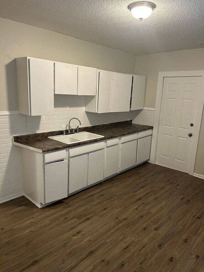 Building Photo - 511 N Penn Ave Unit 2