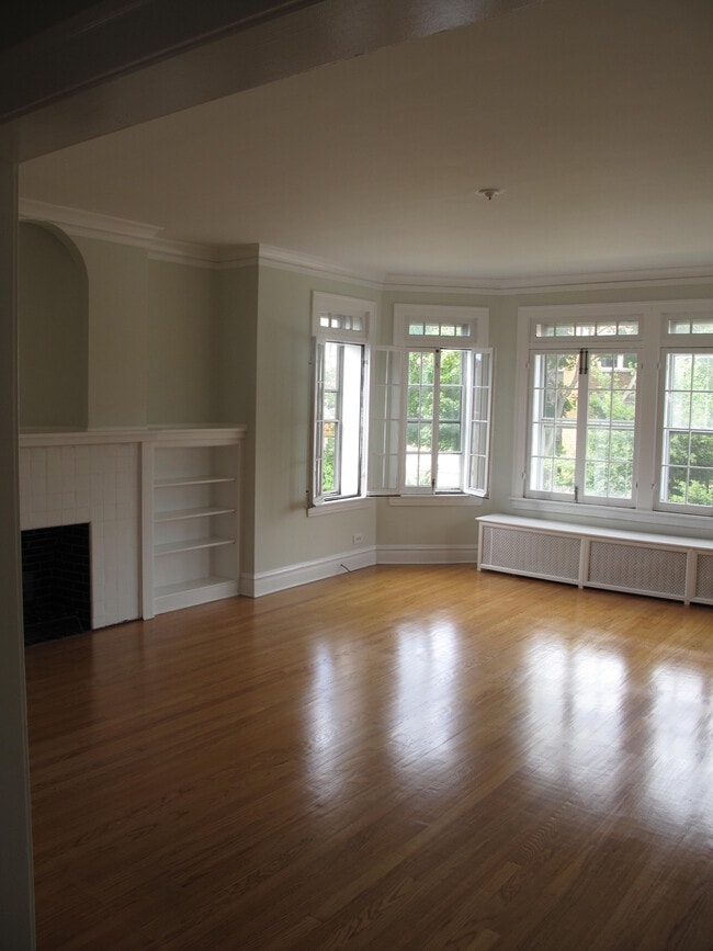 Living Room - 4827 Elm St Unit 1