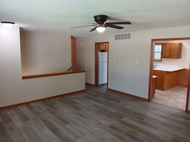 Photo - 3 bdrm, 2.5 bath, 2 car garage House For Rent