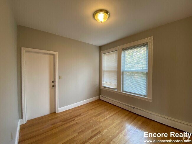 Building Photo - 350 Allston St Unit 3 Rental