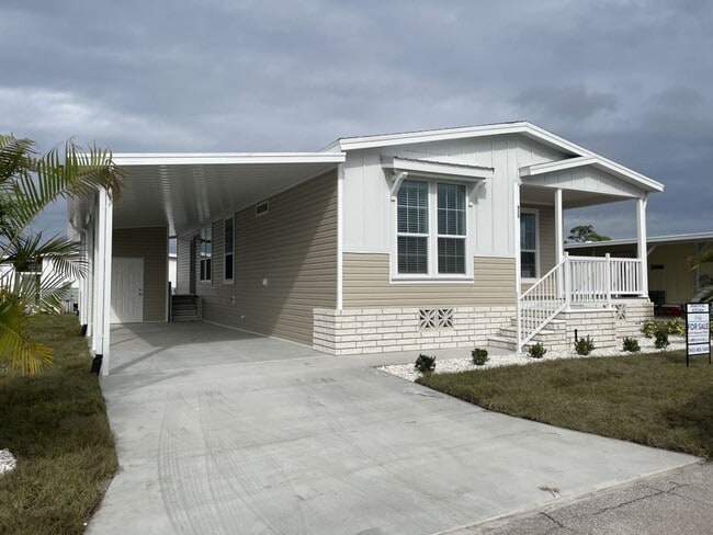 925 W Sand Cay Ave