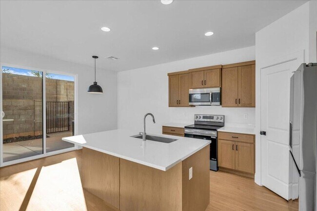 Photo - 4 bedroom, 2.5 bathrooms Home!