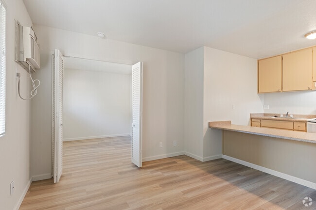 Junior, 1BR, 1BA - 380SF