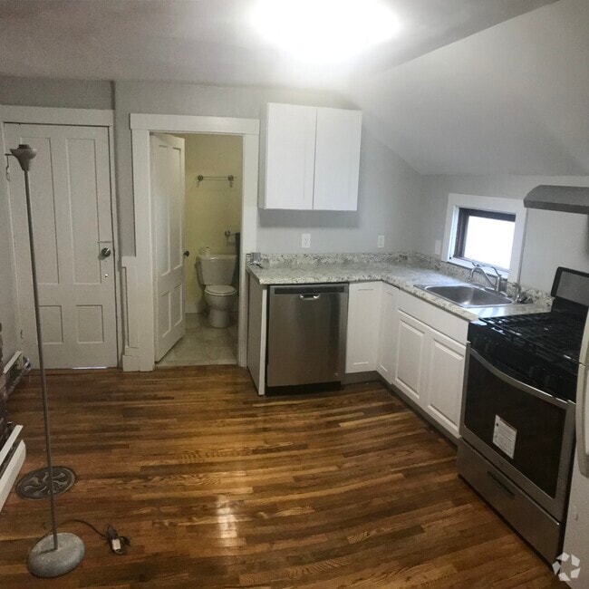Building Photo - 97 Oxford St Unit 2 Rental