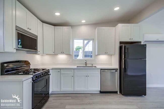 Photo - Remodeled 2Bdm 1Ba Apartment with Spacious Yard in La Mesa