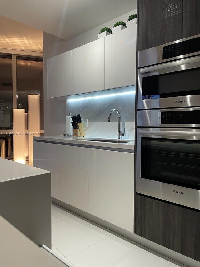 Photo - 851 NE 1st Ave Unidad 1006