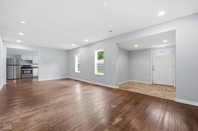 Photo - 560 E Highland St